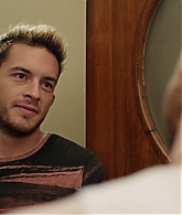 Crashing_S01E04_Episode_4_1080p_2486.jpg
