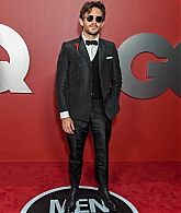jonathanbaileyonline_gqmenyear23_arrivals_281529.jpg