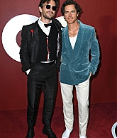 jonathanbaileyonline_gqmenyear23_arrivals_282029.jpg