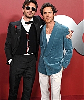 jonathanbaileyonline_gqmenyear23_arrivals_282529.jpg