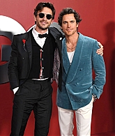 jonathanbaileyonline_gqmenyear23_arrivals_282829.jpg