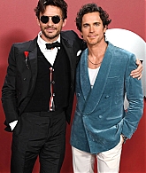jonathanbaileyonline_gqmenyear23_arrivals_282929.jpg