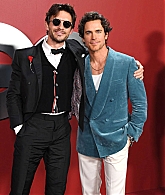 jonathanbaileyonline_gqmenyear23_arrivals_283129.jpg