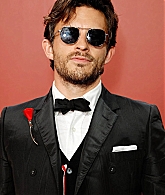 jonathanbaileyonline_gqmenyear23_arrivals_28329.jpg