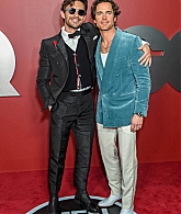 jonathanbaileyonline_gqmenyear23_arrivals_284029.jpg