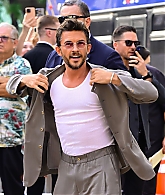Filename=Arriving_JurrasicWorld_NYCPremiere_JBO_281429.jpg
Filesize=1195KiB
Dimensions=2000x1333
Date added=Sep 15, 2025 Arriving_JurrasicWorld_NYCPremiere_JBO_281429.jpg