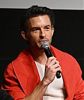 jonathanbaileyonline_fellowtravelers_sagscreening_281829.jpg